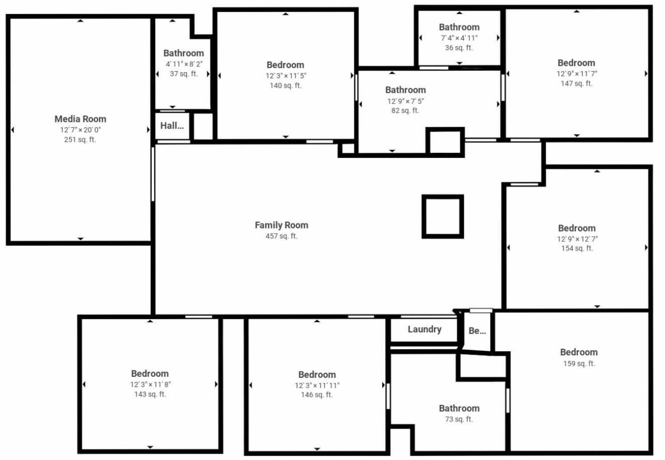 Un plan d’étage comprenant une salle multimédia, un salon familial, plusieurs chambres et salles de bain.
