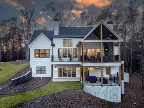 House (5 Bedrooms) | Front of property - Lakeside Haven With Gourmet Kitchen (Hartwell)