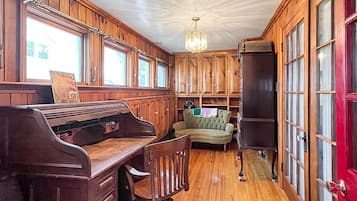 House (4 Bedrooms) | Interior