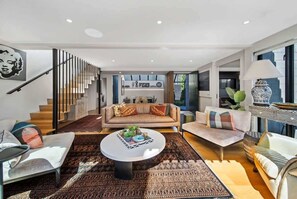 TV, fireplace, offices - Shrewsbury Retreat (Christchurch)