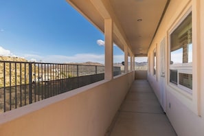 Interior - Hilltop Haven Near Joshua Tree National Park (Yucca Valley)
