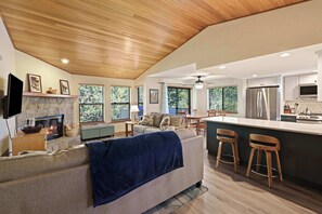 Interior - Fairway Village 25 (Bend)