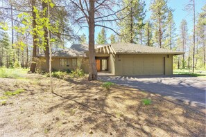 Interior - Goldfinch 18 (Bend)