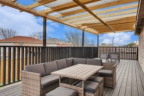 Interior - Elite 5BR Home With Game Room, Hot Tub, & Sauna (Grand Prairie)