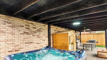House (5 Bedrooms) | Front of property