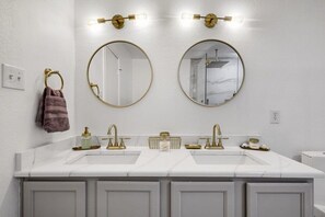 House (5 Bedrooms) | Interior - Elite 5BR Home With Game Room, Hot Tub, & Sauna (Grand Prairie)