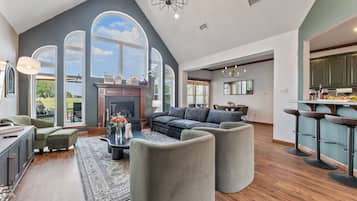 House (5 Bedrooms) | Depan hartanah