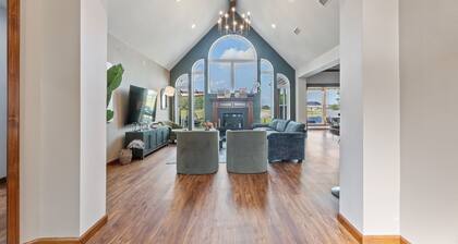 Golf-side Luxe Escape Sleeps 13 Hot Tub & Theater