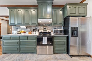 House (5 Bedrooms) | Interior - Golf-side Luxe Escape Sleeps 13 Hot Tub & Theater (Port Arthur)