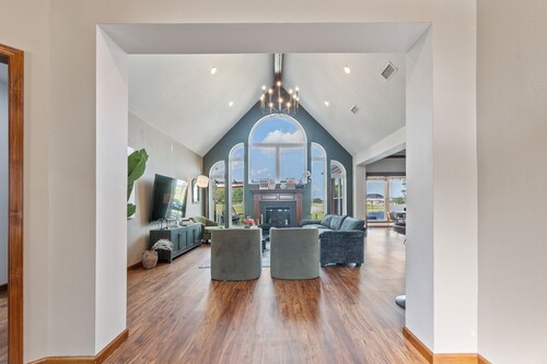 Golf-side Luxe Escape Sleeps 13 Hot Tub & Theater