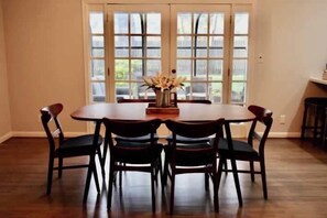 Interior - Lillys Maison 3 (Houston)