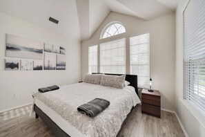 Interior - Grand 6BR 2B Home With Pool, Grill & Game Room (Grand Prairie)