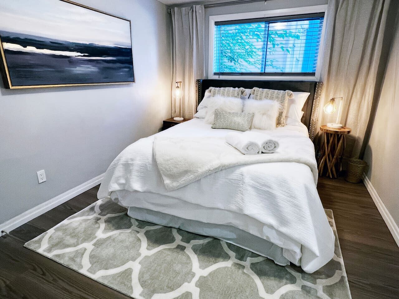 Desk, WiFi, bed sheets