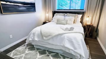 Desk, WiFi, bed sheets