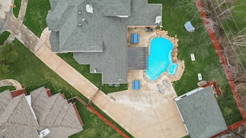House (5 Bedrooms) | Interior
