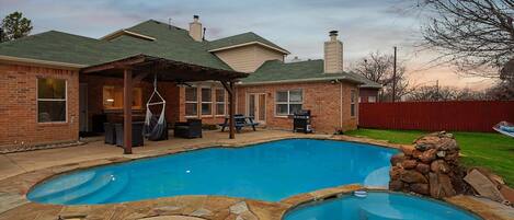 House (5 Bedrooms) | Front of property