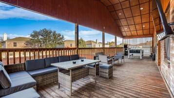 House (5 Bedrooms) | Interior