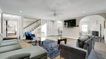 House (5 Bedrooms) | Interior