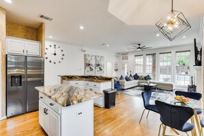 House (5 Bedrooms) | Interior - Impressive 5BR 3B Home With Pool, Game Room & Cinema Room (Irving)