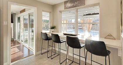 Elegant 5BR Home With Pool, Jacuzzi, Bbq, and Cinema Room