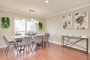 Interior - Elegant 5BR Home With Pool, Jacuzzi, Bbq, and Cinema Room (Farmers Branch)