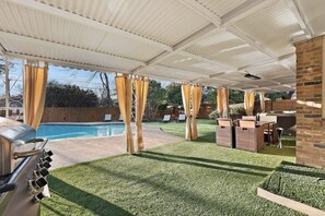 Interior - Elegant 5BR Home With Pool, Jacuzzi, Bbq, and Cinema Room (Farmers Branch)