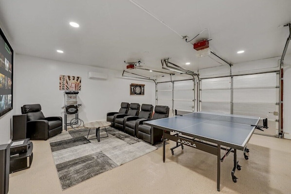 Interior - Elegant 5BR Home With Pool, Jacuzzi, Bbq, and Cinema Room (Farmers Branch)