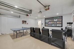Interior - Elegant 5BR Home With Pool, Jacuzzi, Bbq, and Cinema Room (Farmers Branch)