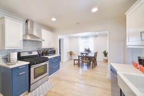 House (3 Bedrooms) | Interior