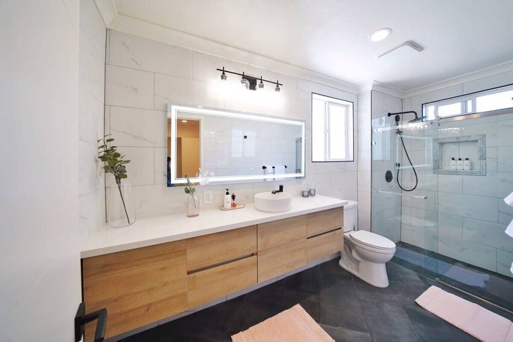 Marbella Lane - Vibrant 4BR RWC Ldry - Flying Cloud Isle, CA