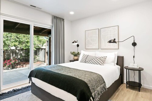 Marbella Lane - 3BR Designer Near Valley Fair