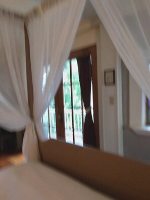 Interior - Wrens Nest Hideaway (Eureka Springs)