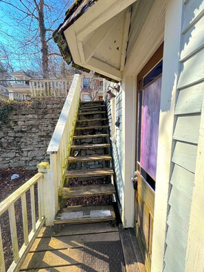 Exterior detail - Wrens Nest Hideaway (Eureka Springs)