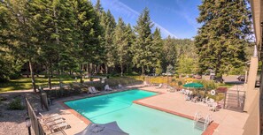 Interior - Twin Lakes Village 3-story Townhouse Golf Views Steam Shower Wet Bar Game Room Pool (Rathdrum)