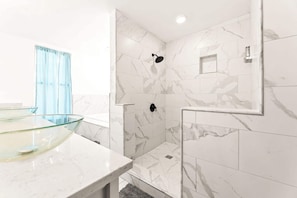 House (6 Bedrooms) | Interior - Newly Renovated 6BR 3BA Port Arthur Home With Hot Tub (Port Arthur)
