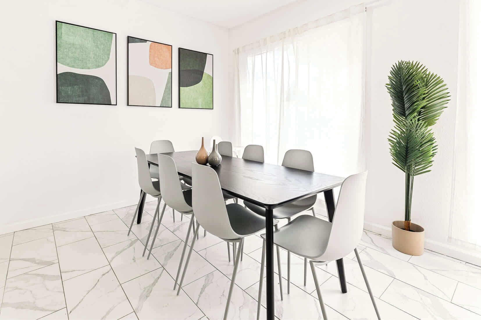 House (6 Bedrooms) | Interior