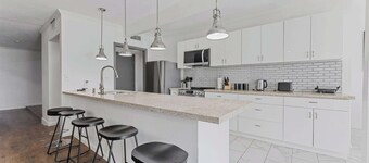 Newly Renovated 6BR 3BA Port Arthur Home With Hot Tub