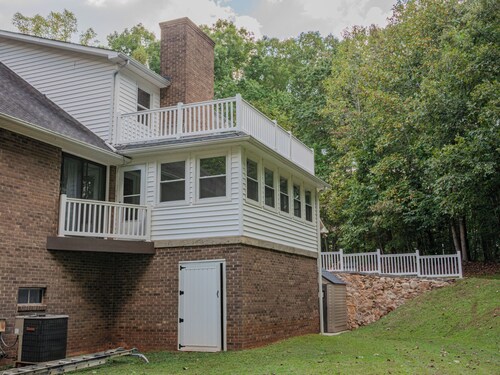 Rustic, wooded getaway nestled in the outskirts of Forsyth County