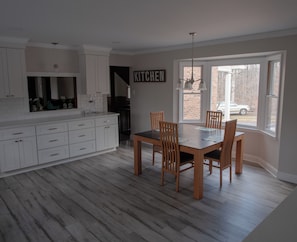 Dining - Rustic, wooded getaway nestled in the outskirts of Forsyth County (Rural Hall)