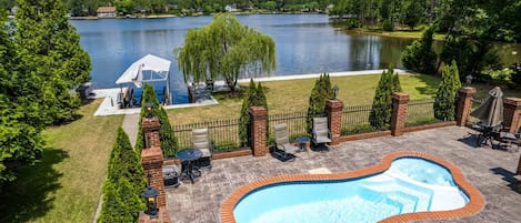 House (6 Bedrooms) | Front of property