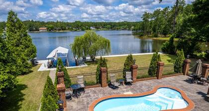 Private Pool! Wateredge Lake House