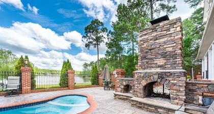 Private Pool! Wateredge Lake House