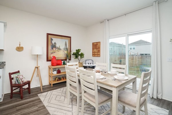 Rare Find Sleeps 13 Family Fun - San Antonio, TX