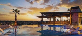 Rare Find Sleeps 13 Family Fun