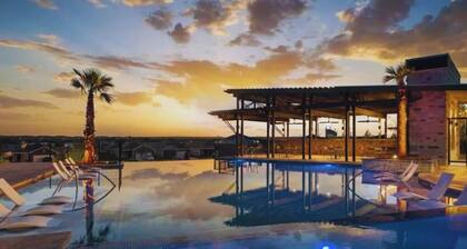 Rare Find Sleeps 13 Family Fun