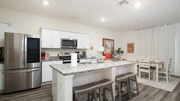 House (4 Bedrooms) | Interior