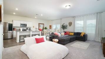 House (4 Bedrooms) | Interior