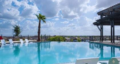 Rare Find Sleeps 13 Family Fun