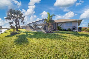 Interior - Rotunda West Canal - P820941 (Rotonda West)