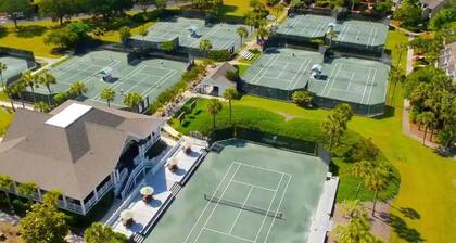 Top Floor Private Villa Close to Everything Amenity Cards Available 1819